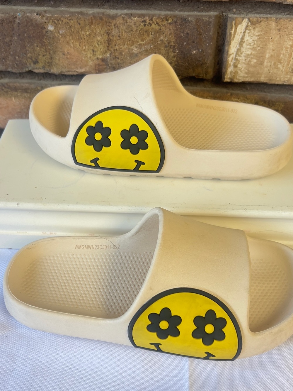 wonder nation Cream Slide Sandals with Yellow Flower-Eye Smiley
